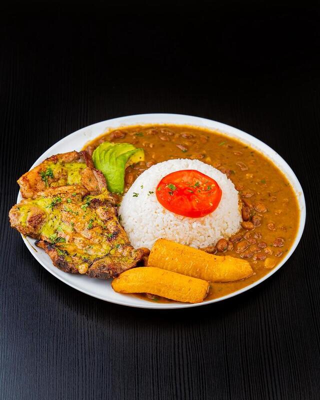 Menestra con Ternera, Pollo o Chuleta al carbon - Imagen 1